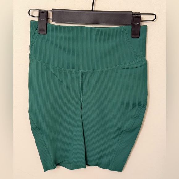 lululemon athletica Pants - NWT Lululemon Base Pace HR 8” Ribbed Shorts In Evergreen Size 2